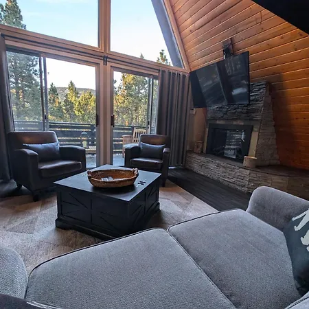 The Heartfelt Cabin Best Views, Large Backyard!